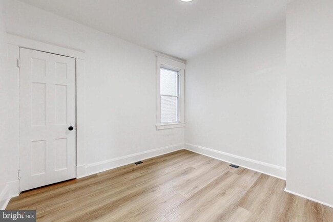 Building Photo - 2320 W Lexington St