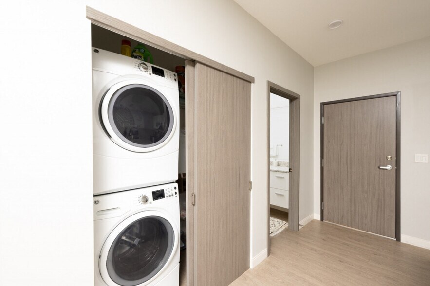 Building Photo - 211 W Mineral St