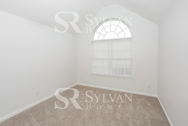 Building Photo - Stately 4 BR, 2.5 BA home