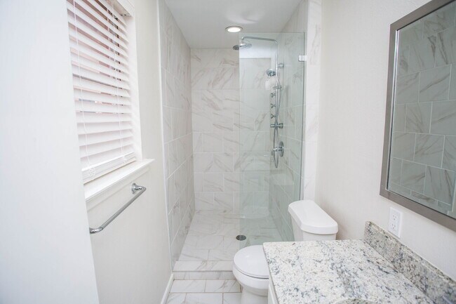 Building Photo - "Charming 3-Bed Retreat in Lubbock with Granite Accents & Spacious Living!"