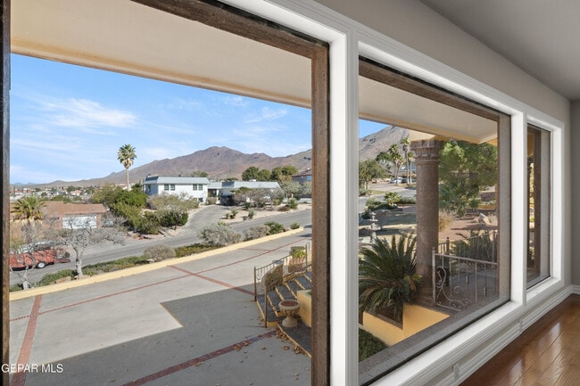 Building Photo - 6204 Pinehurst Dr