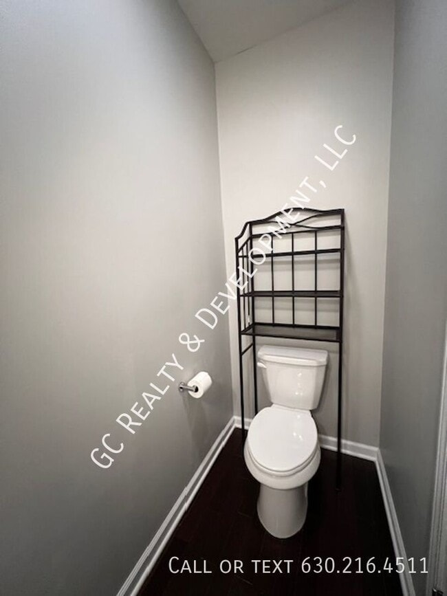 Building Photo - 54 Lakeview Pl