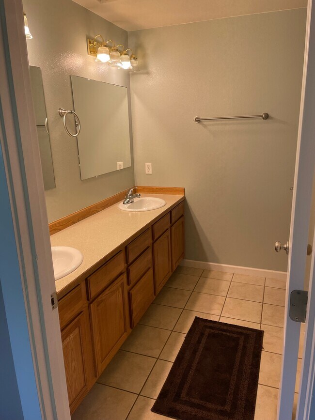 Upstairs Bathroom - 832 Umpqua St