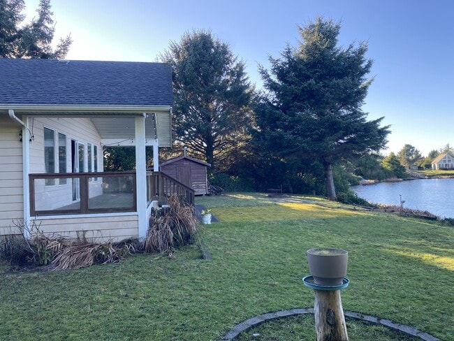 Building Photo - 348 Cockle St SW