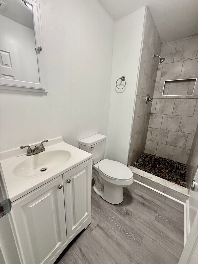 Building Photo - 3BD/2BA Home minutes from Dam Neck/Oceana Bases! Updated Throughout! Attached One Car Garage!