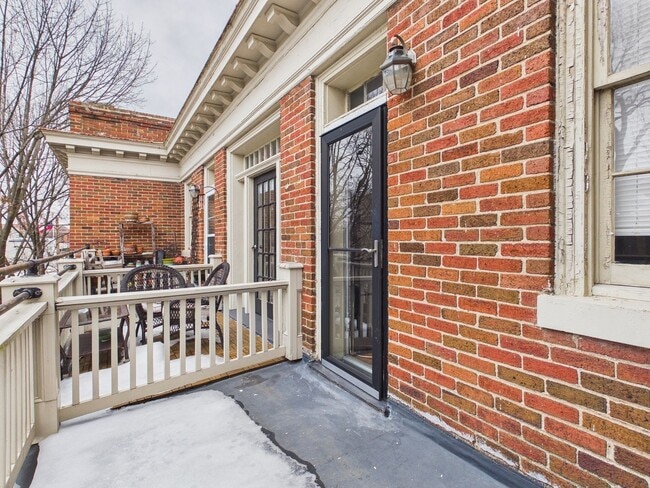 Building Photo - 2710 Stuart Ave