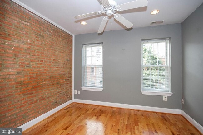 Building Photo - 6 E Barney St