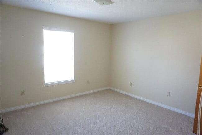 Building Photo - 2720 Whitney Pl