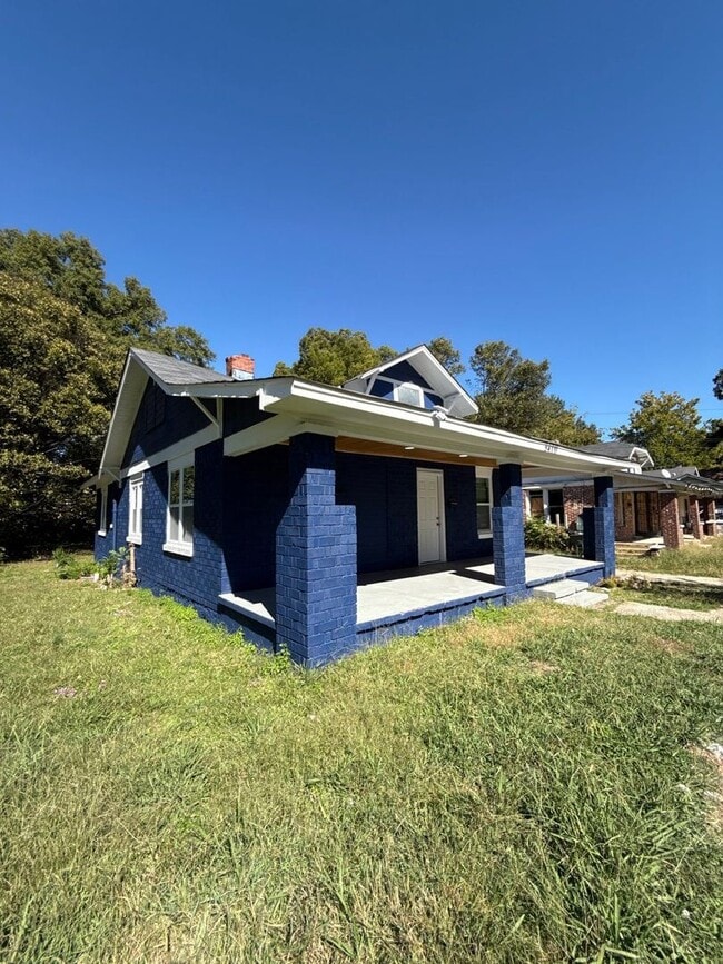 Building Photo - Fully Renovated Home in Berclair/Highland Heights – Section 8 Welcome!