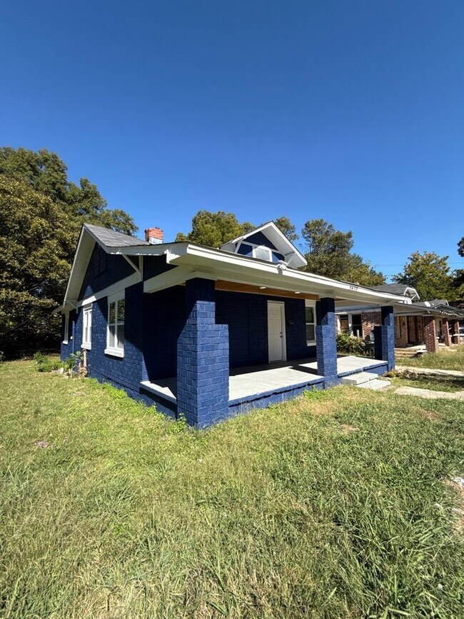 Building Photo - Welcome to your dream home!