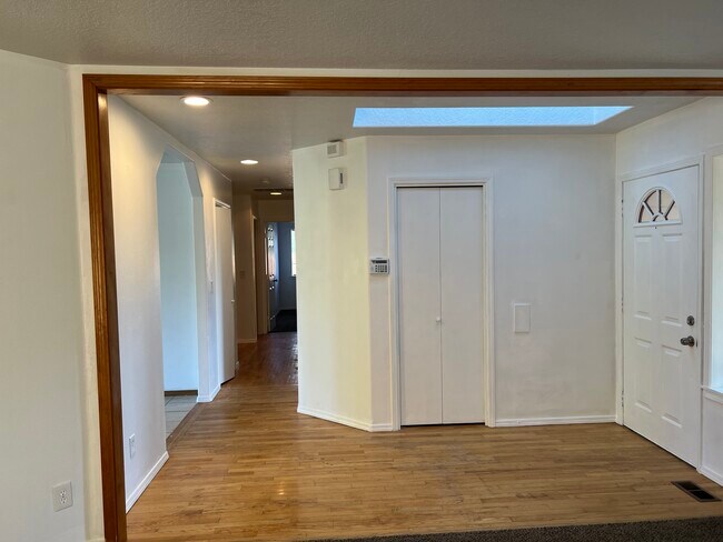 Building Photo - 15021 SE 130th Dr