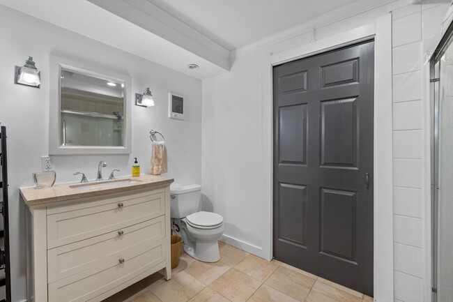 Building Photo - Gorgeous Washington Park Bungalow!
