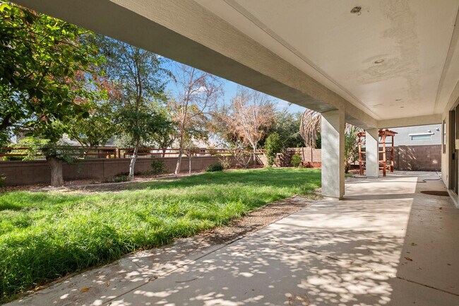 Building Photo - 18813 E Arrowhead Trail