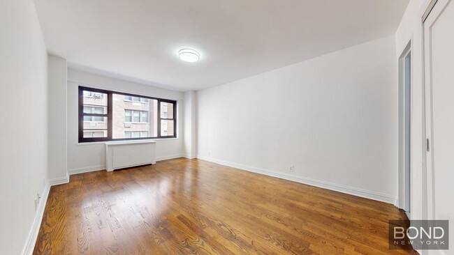 Building Photo - 405 E 56th St