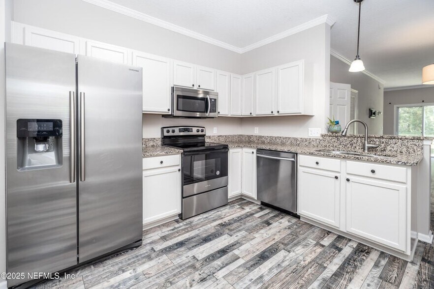 Building Photo - 230 Scrub Jay Dr