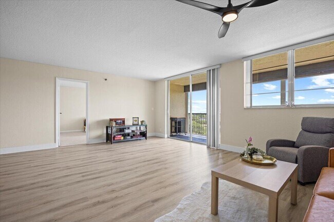 Building Photo - 3100 W Rolling Hills Cir