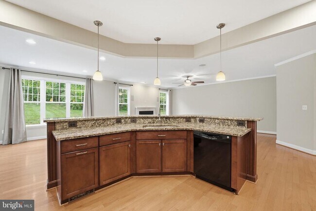 Building Photo - 42240 Hiddenwood Ln