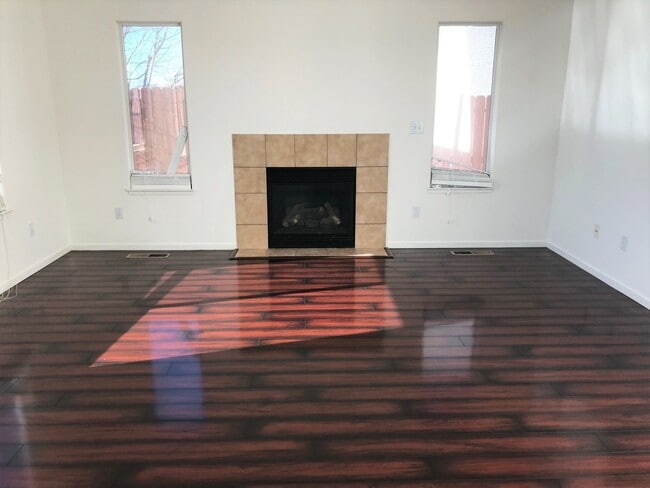 Building Photo - Spacious Home with Convenient Location
