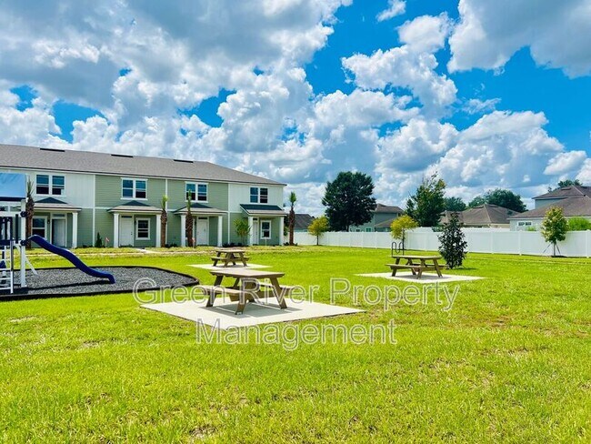 Building Photo - 827 Rivertree Pl
