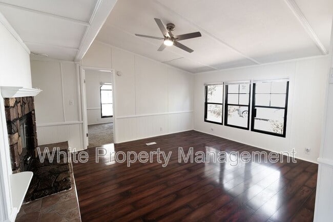 Building Photo - 1172 Southwood Dr
