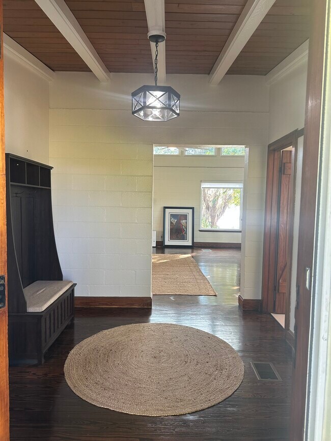 Building Photo - 693 Chestnut St