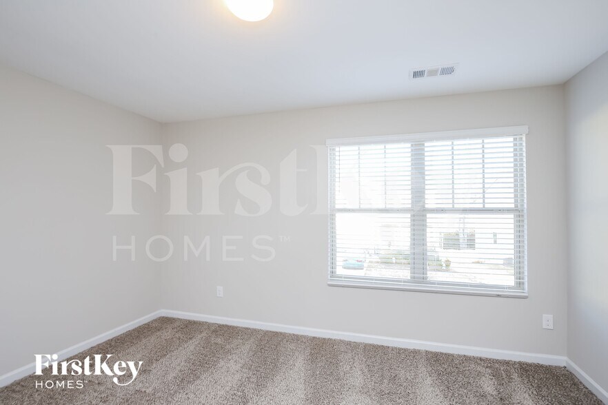 Building Photo - 73 Maple Brook Dr