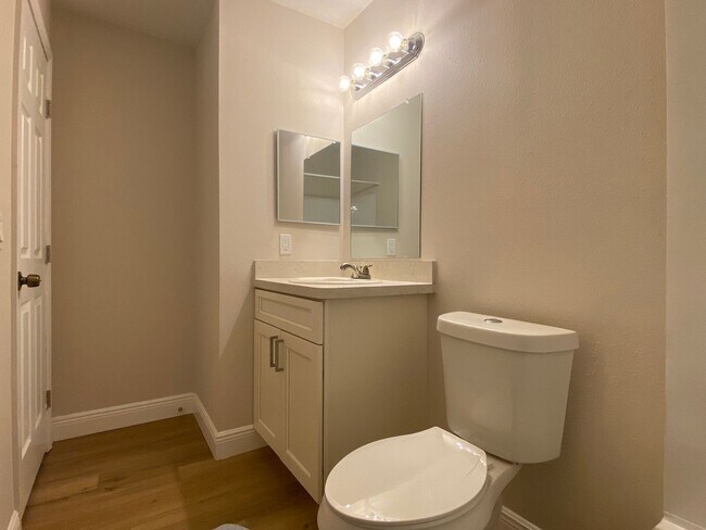 Building Photo - Great Location! 2 Bedroom/2 Bath, 1st Floor Condominium in Winter Park!