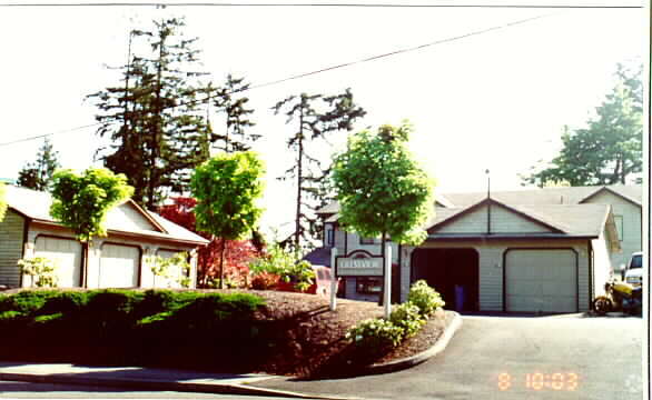 Primary Photo - Crestview Town Homes