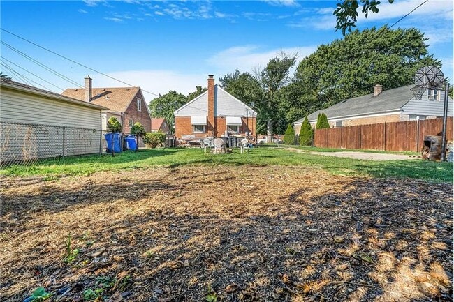 Building Photo - 6411 S Leclaire Ave