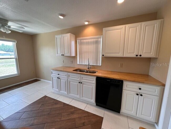Building Photo - 350 Buttonwood Dr