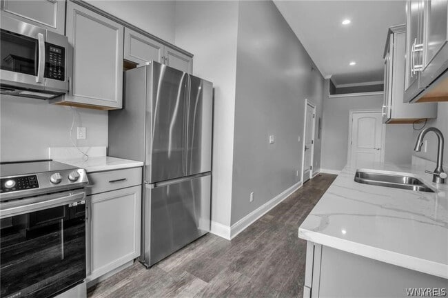 Building Photo - 27 Main St