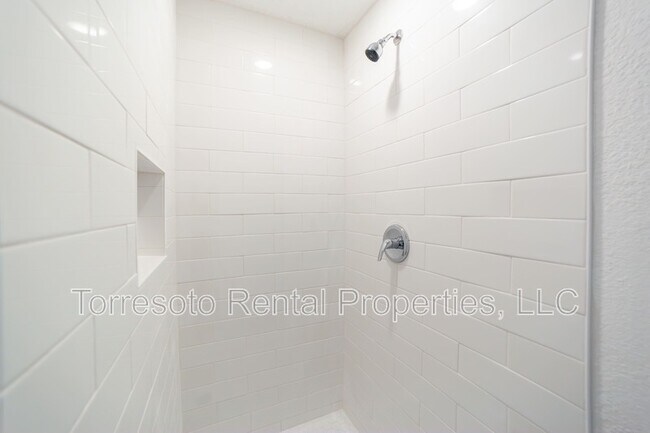 Building Photo - 823 N Trinity