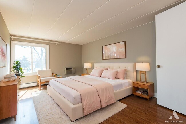 Building Photo - 18 E Old Willow Rd