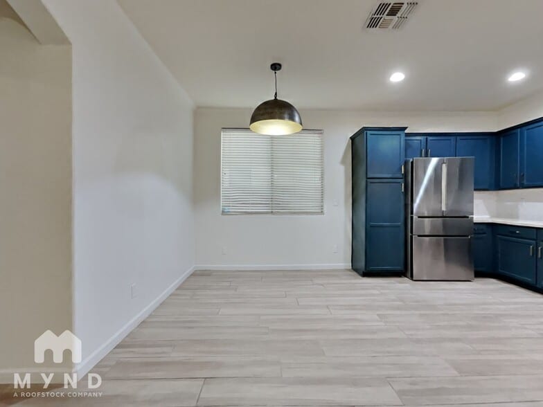 Building Photo - 17964 W Carol Ave