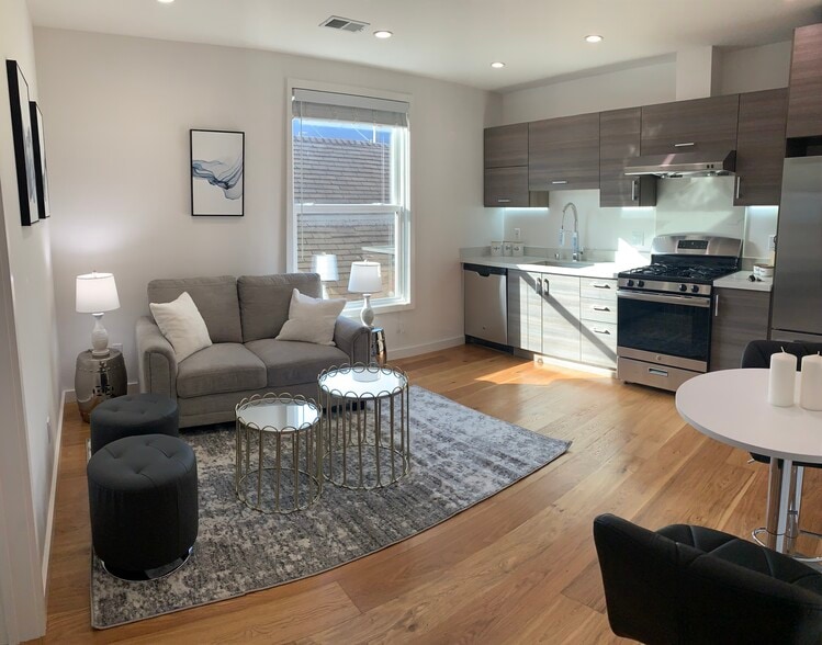 Building Photo - 33 Cortland Ave