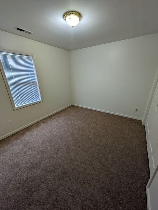 Building Photo - 2BD/2.5BA Unit at Water Oaks in Hickory