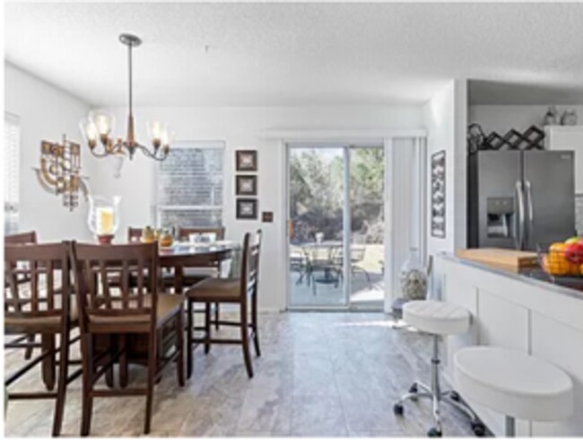 Building Photo - 825 Ashleaf Dr