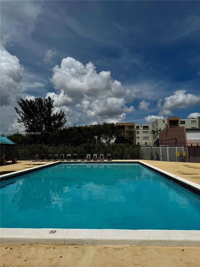 Building Photo - 6312 SW 139th Ct