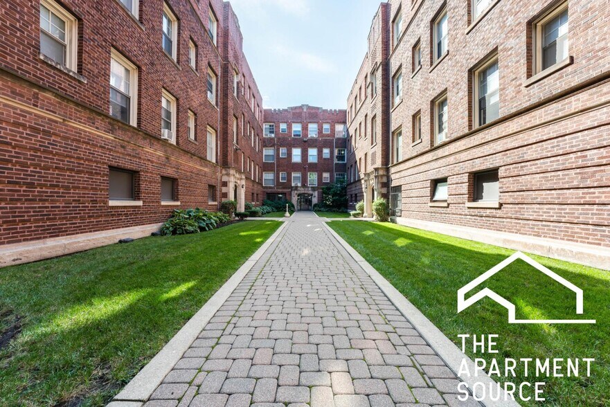 Building Photo - 3271 W Wrightwood Ave