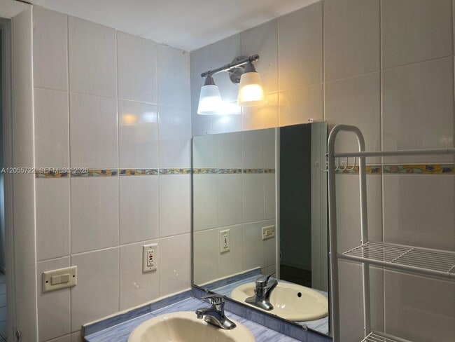 Building Photo - 3522 NE 171 St