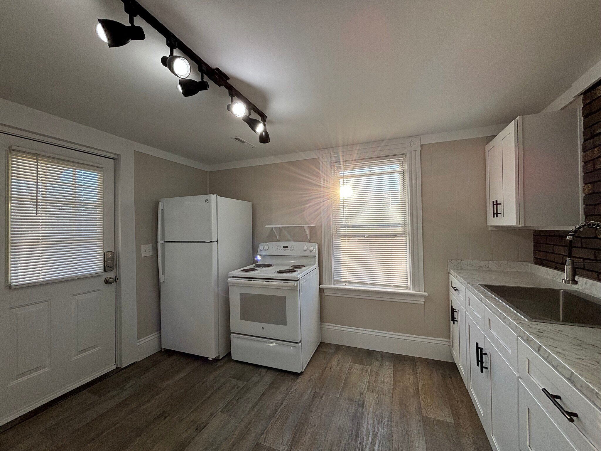 Building Photo - 127 Legris Ave