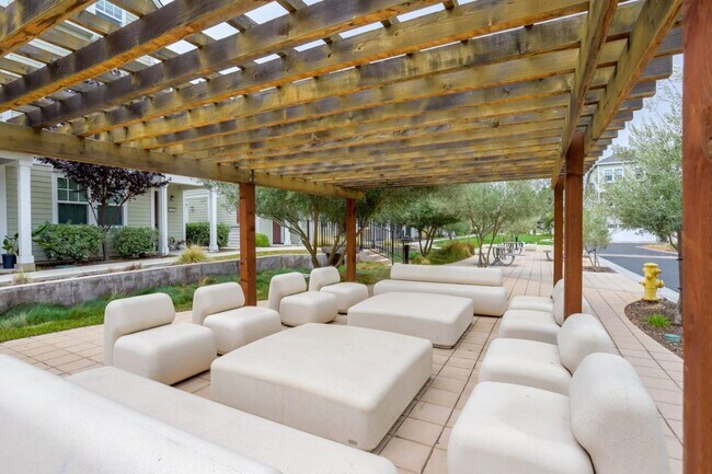 Building Photo - 141 Orbit Wy