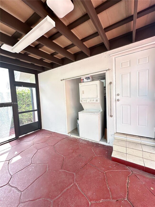 Building Photo - 3019 SW 25th St