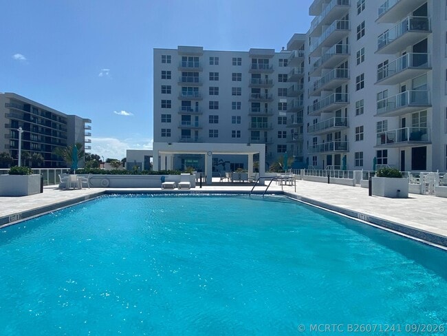 Building Photo - 3450 S Ocean Blvd