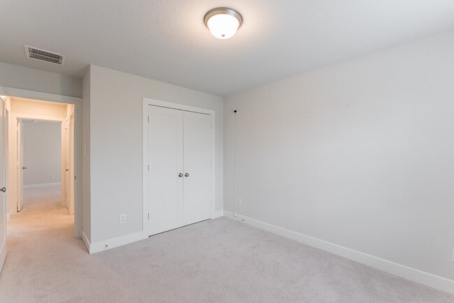 Building Photo - 146 Renodes Garden Ln