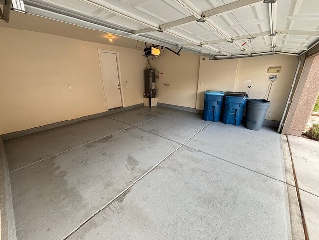 Building Photo - Elegant 3Bed/3Bath Home with Loft in the P...