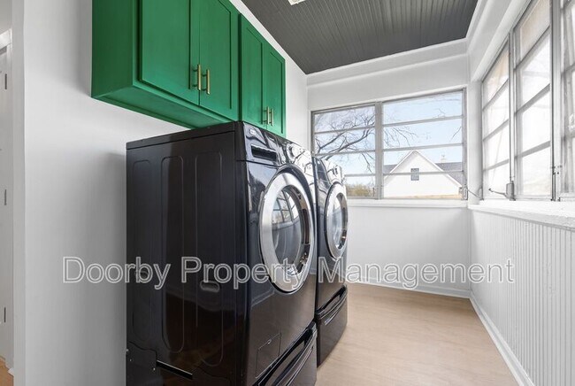 Building Photo - 913 S Highland Park Ave