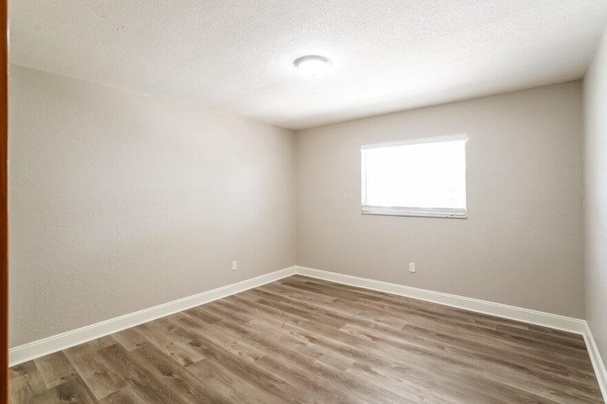 Building Photo - 1705 Athens Ct