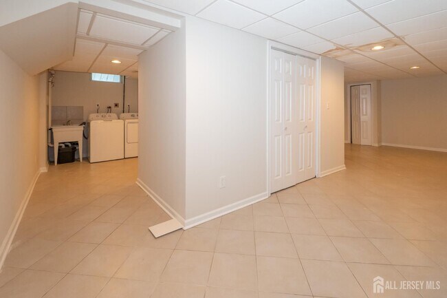 Building Photo - 135 Summerhill Rd