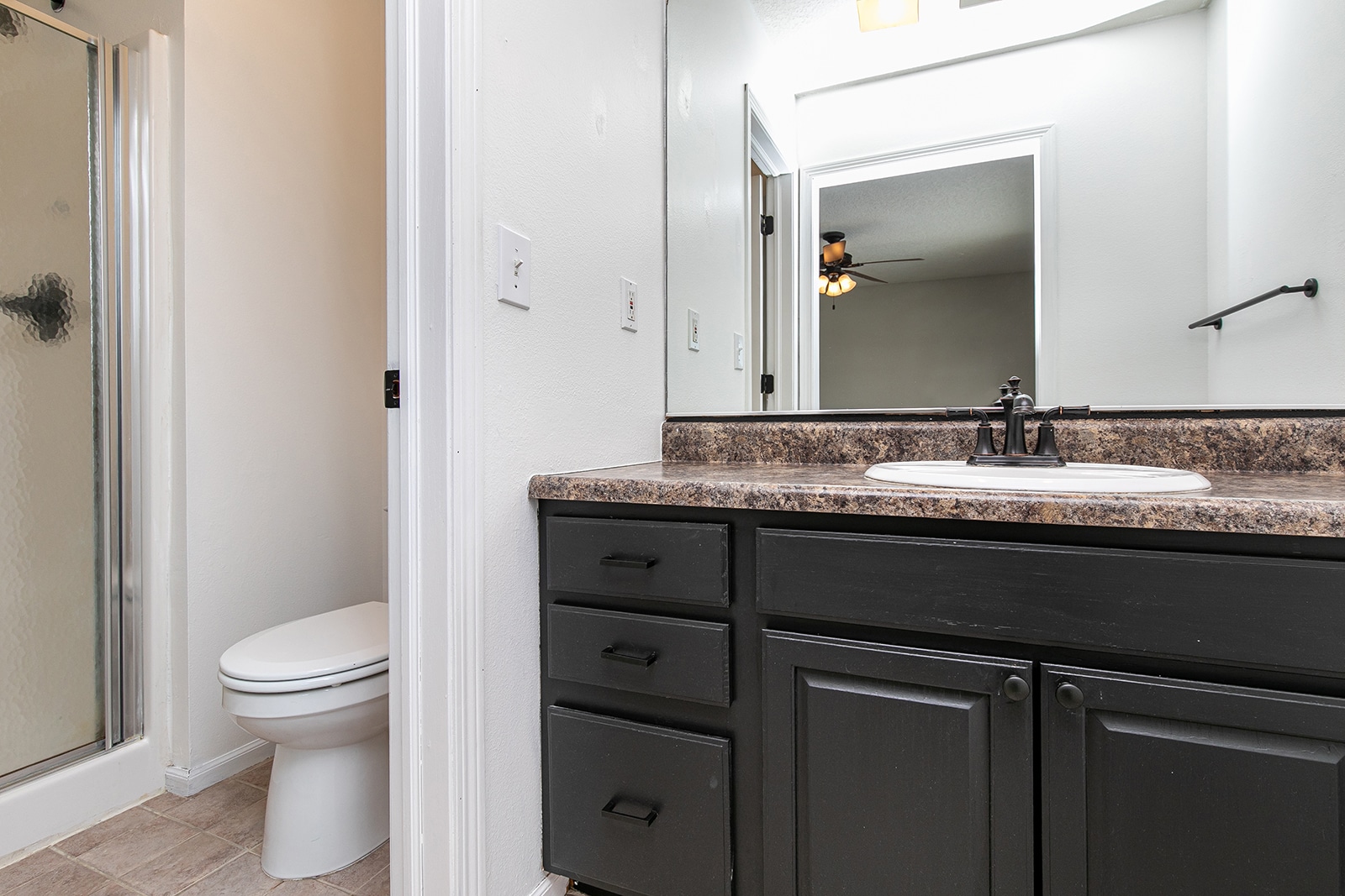 Master bath - 1101 SE Chaparal Dr